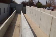 Construction d’une rampe PMR en mur précoffré et béton désactivé