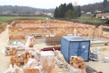 Groupe scolaire Romange : Salle de classe en briques BBC