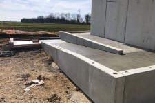 IZIER - Construction d'une salle polyvalente en BA et prémur de 1200 m² : Création d'une rampe béton